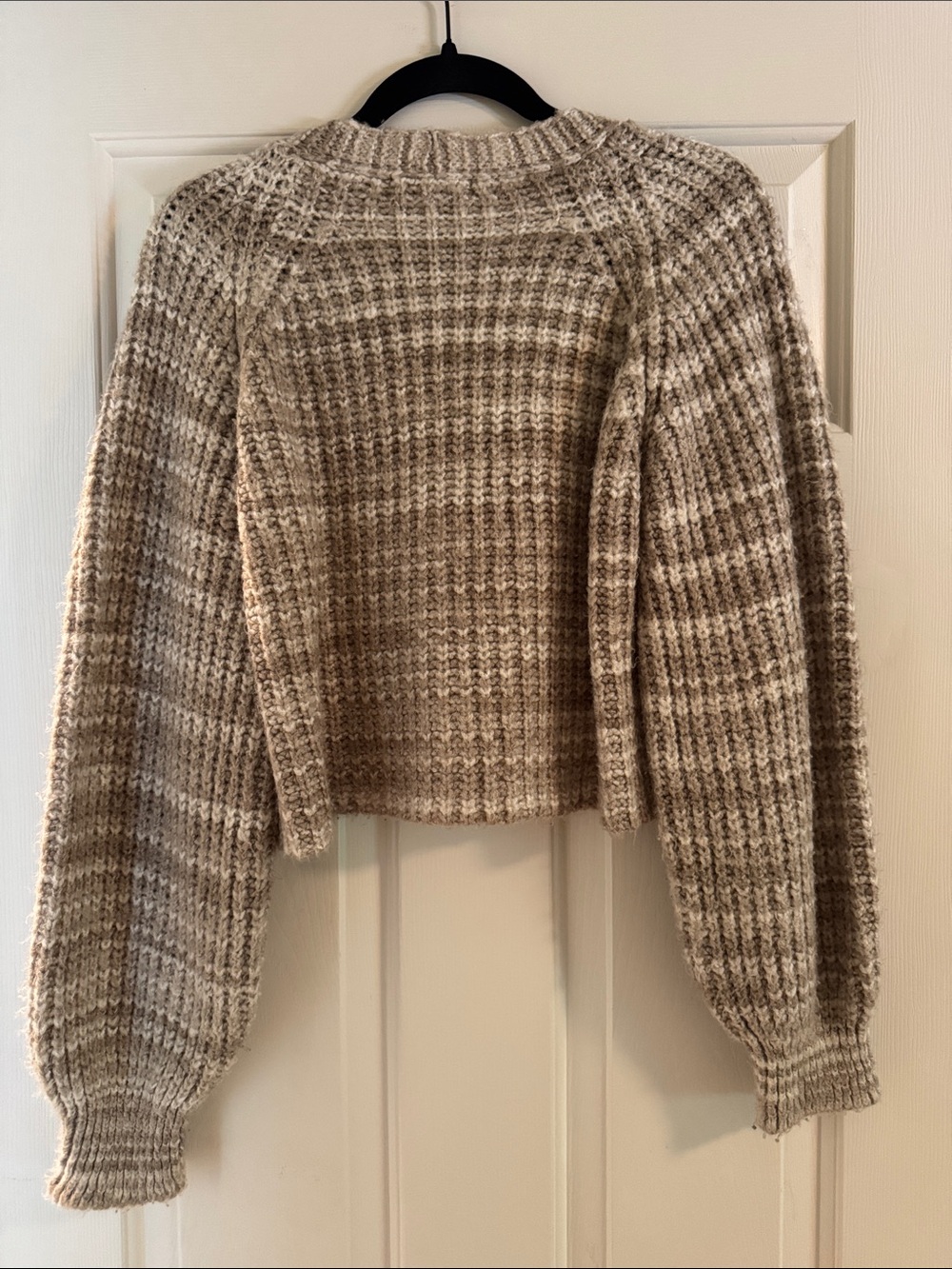Urban Outfitters Beige and Cream Cropped V-Neck Cardigan - Picture 4 of 4